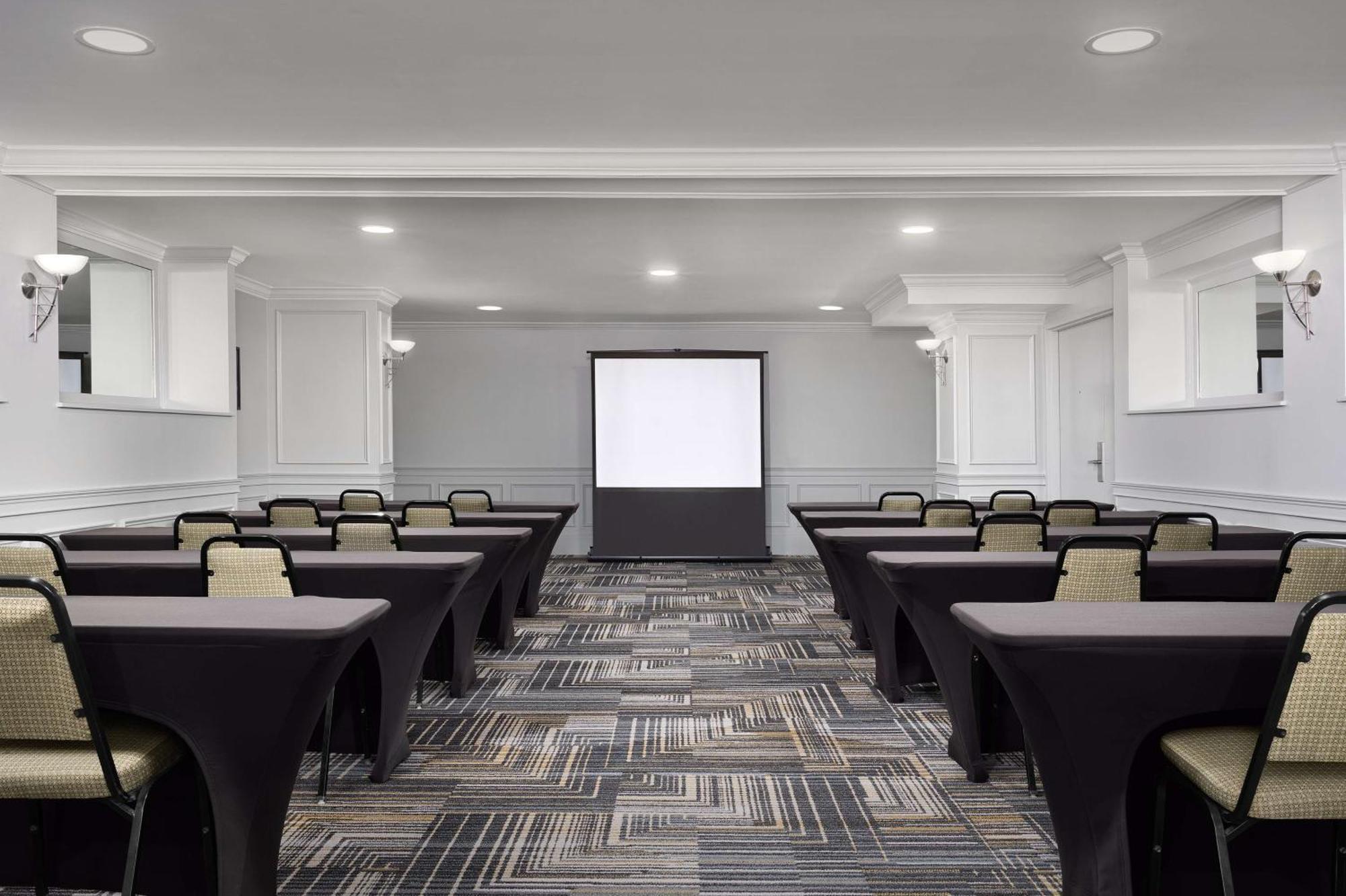 Homewood By Hilton Raleigh-durham Airport At Rtp Hotel 3*